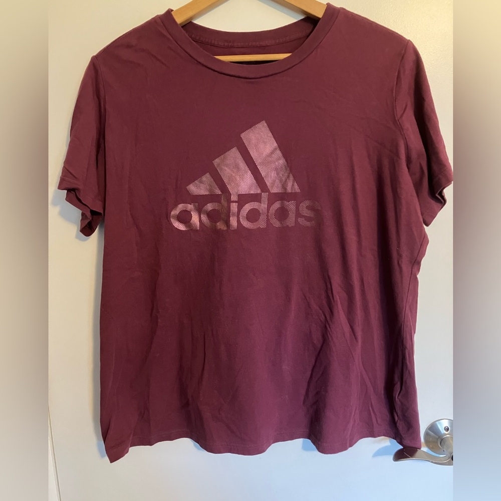 2XL Adidas Burgandy T-shirt.  NWOT.  Metallic Logo.